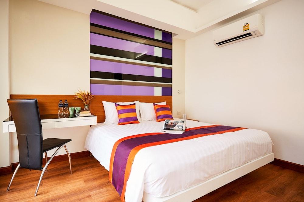 Studio Asoke Room Type - Deluxe Double Room