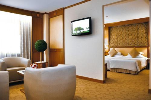 Asia Hotel Bangkok - Tap to explore photos
