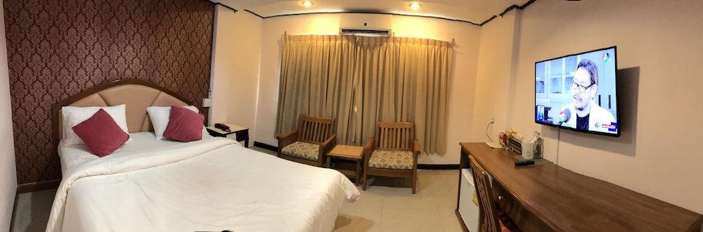 At Bangkok Hotel Room Type - Deluxe Double Room