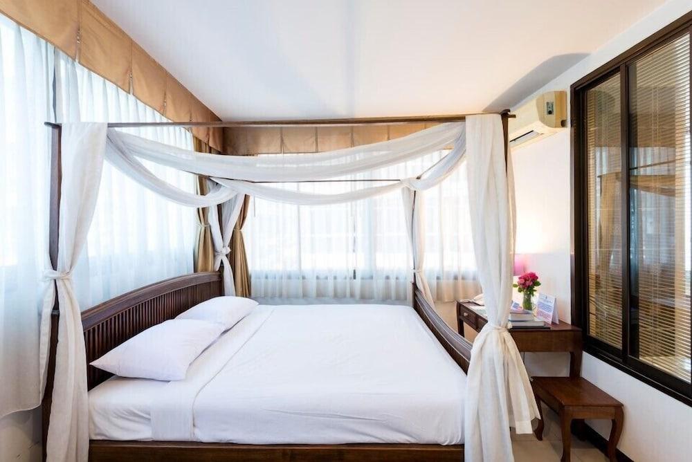 The Best Bangkok House Room Type - Deluxe Double Room, Bathtub