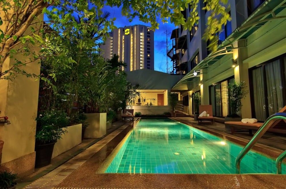 Bossotel Hotel Bangkok - Tap to explore photos