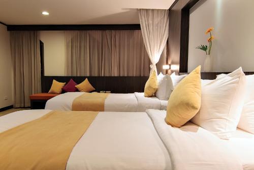 Bossotel Hotel Bangkok - Tap to explore photos