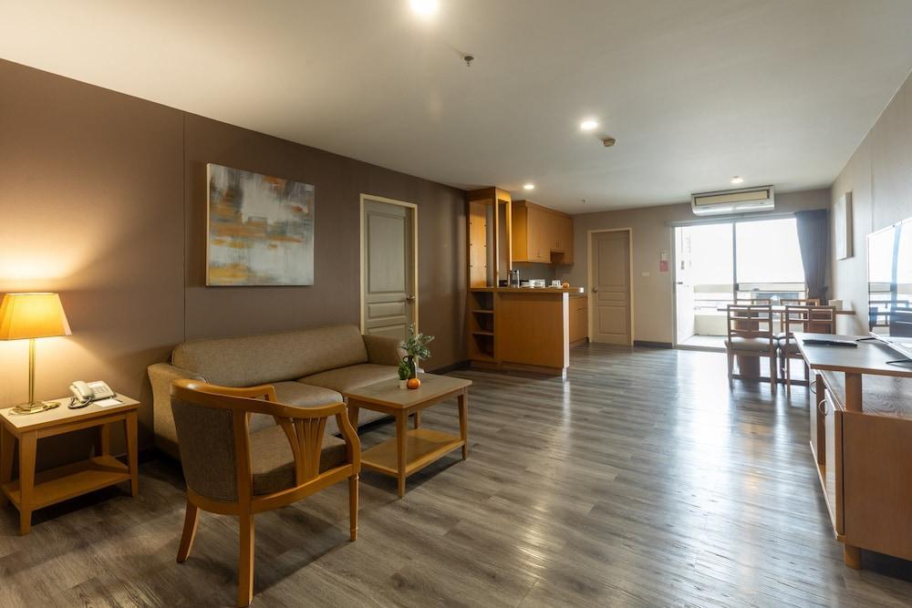B.U. Place Hotel Bangkok Room Type - Oriental Deluxe Twin
