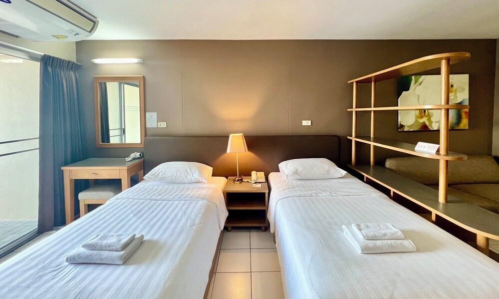 B.U. Place Hotel Bangkok Room Type - Superior Studio Twin