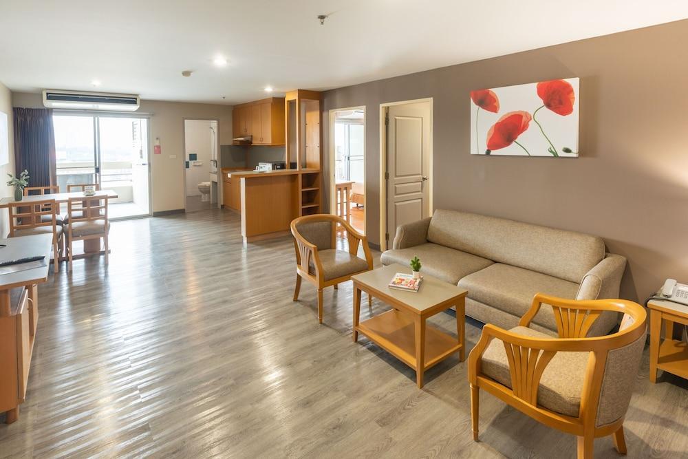 B.U. Place Hotel Bangkok Room Type - Family Suite Twin and Double B.U. Place Hotel Bangkok Room Type - Family Suite Twin and Double