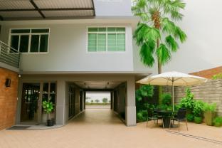 Swana Bangkok Hotel - Tap to explore photos