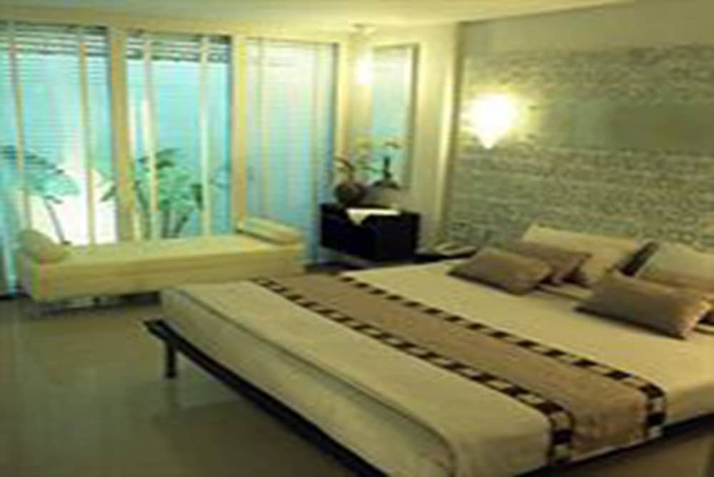Swana Bangkok Hotel - Tap to explore photos
