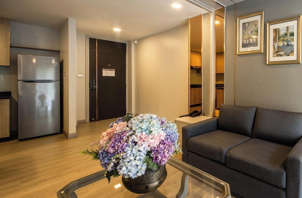 Chaidee Mansion Room Type - Premium One Bedroom Suite (Newly Renovated)