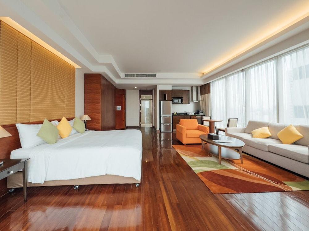 Column Bangkok Hotel Room Type - Studio Deluxe Corner