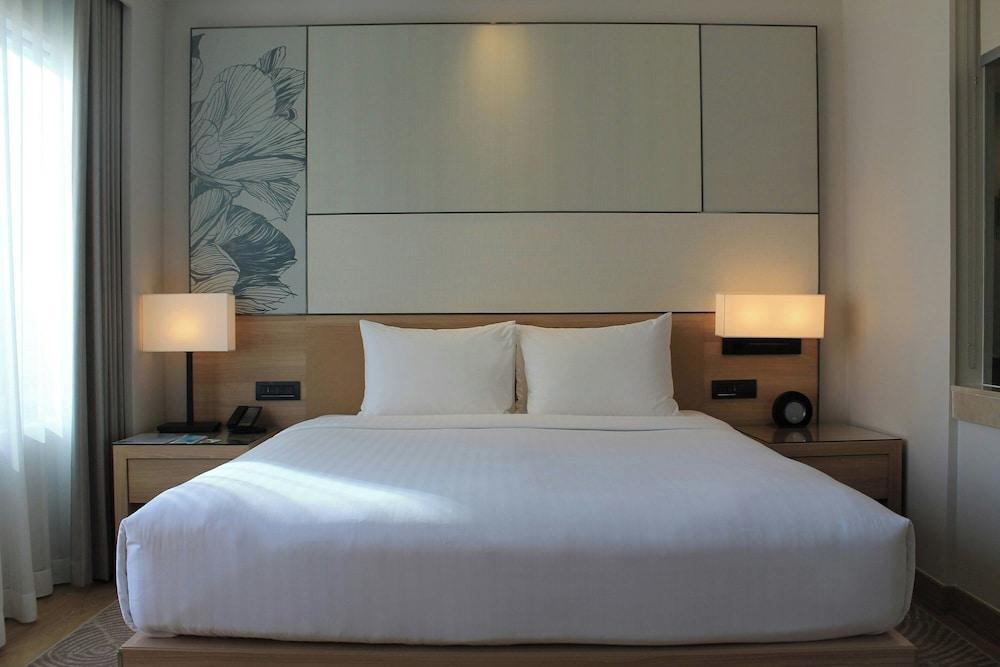 Courtyard by Marriott Bangkok Room Type - Room, 1 King Bed, Corner (Corner)