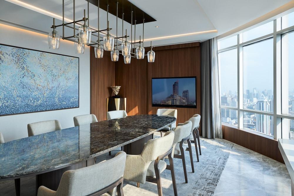 Centara Grand at CentralWorld Room Type - Royal Suite