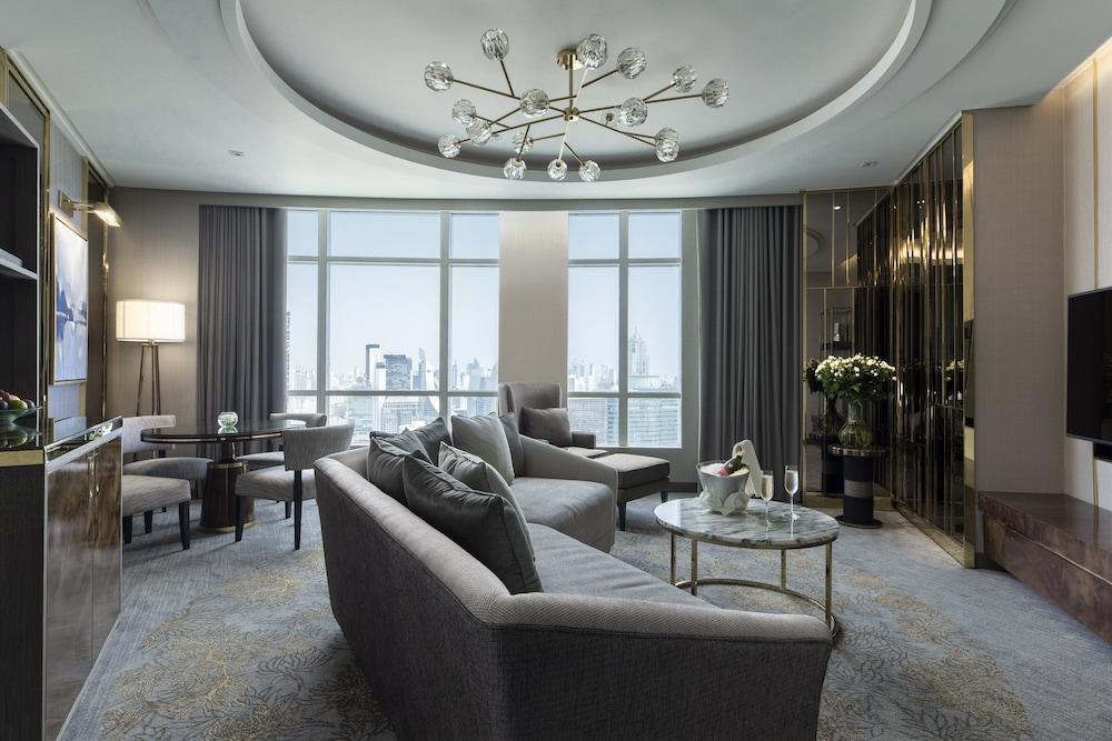 Centara Grand at CentralWorld Room Type - Club Suite