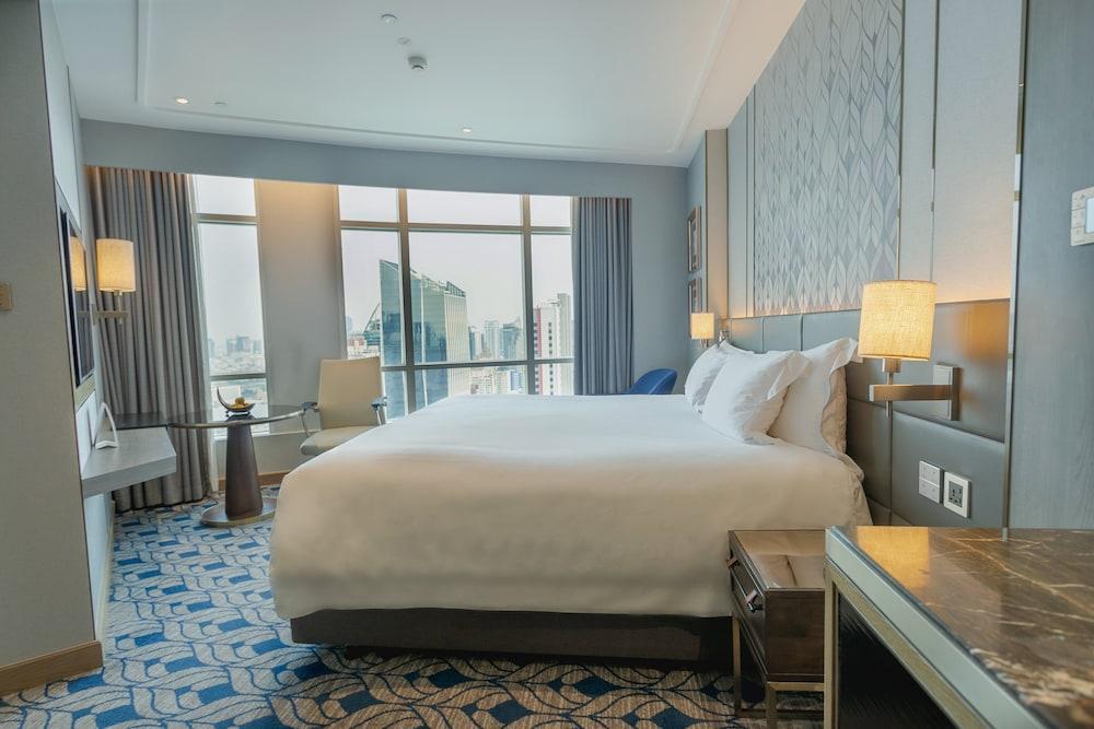 Centara Grand at CentralWorld Room Type - Deluxe Hollywood