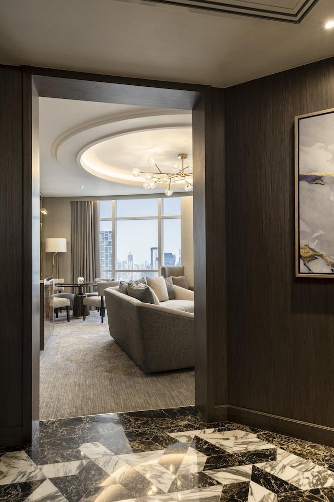 Centara Grand at CentralWorld Room Type - Club Suite Ratchaprasong View