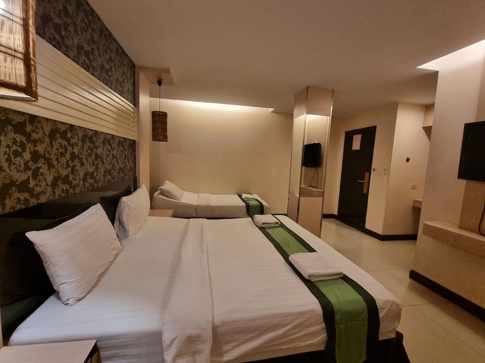 The Cozi Inn Room Type - Deluxe Triple Room