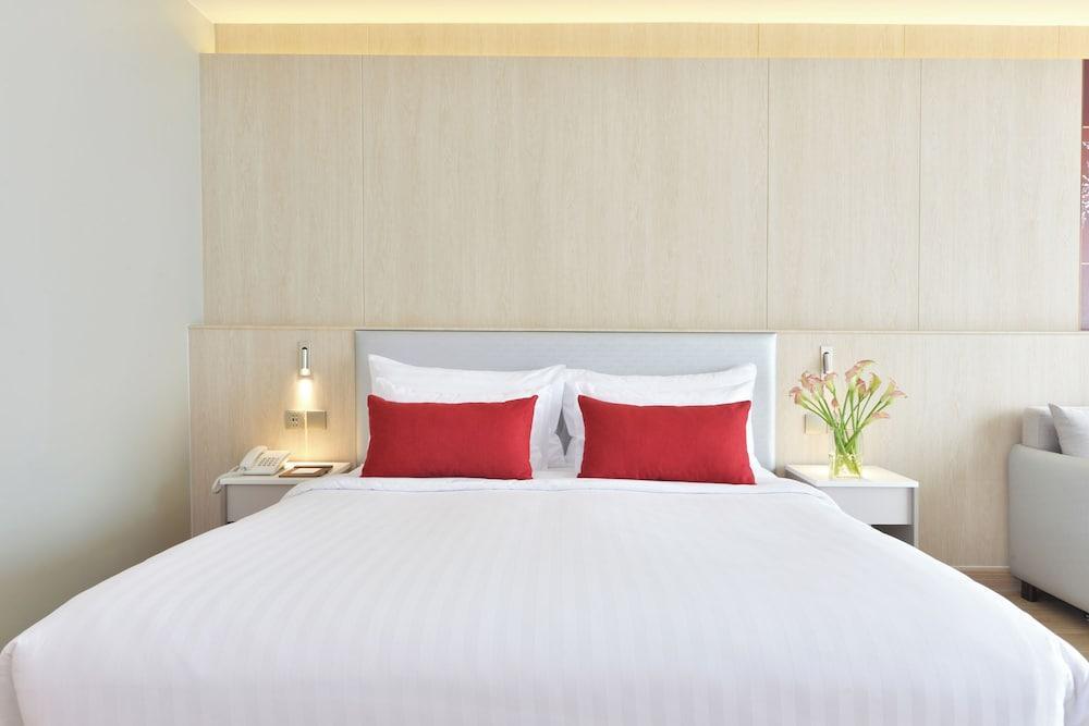 Centre Point Plus Hotel Pratunam Room Type - Grand Deluxe Executive