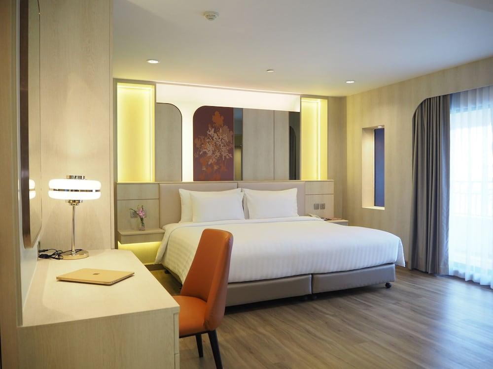 Centre Point Plus Hotel Pratunam Room Type - Presidential Suite, 4 Pax