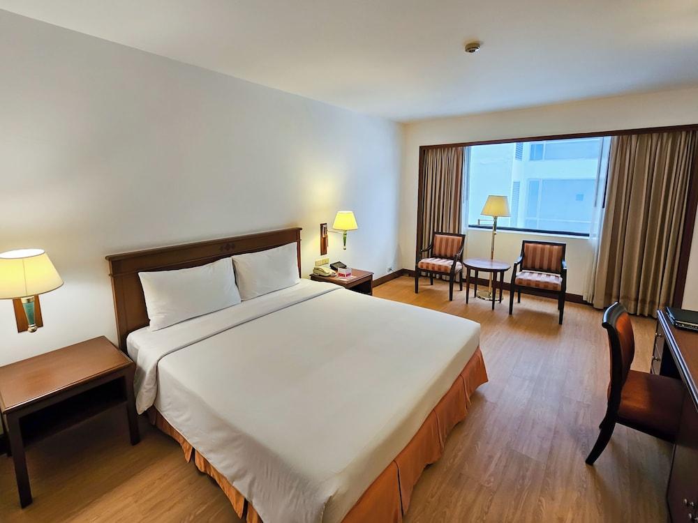 Ramada by Wyndham D MA Bangkok - Tap to explore photos