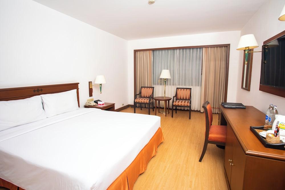 Ramada by Wyndham D MA Bangkok Room Type - Superior Executive Floor Room with Bathtub