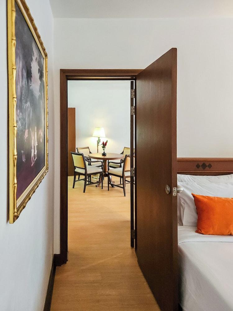 Ramada by Wyndham D MA Bangkok Room Type - Deluxe Suite with Bathtub