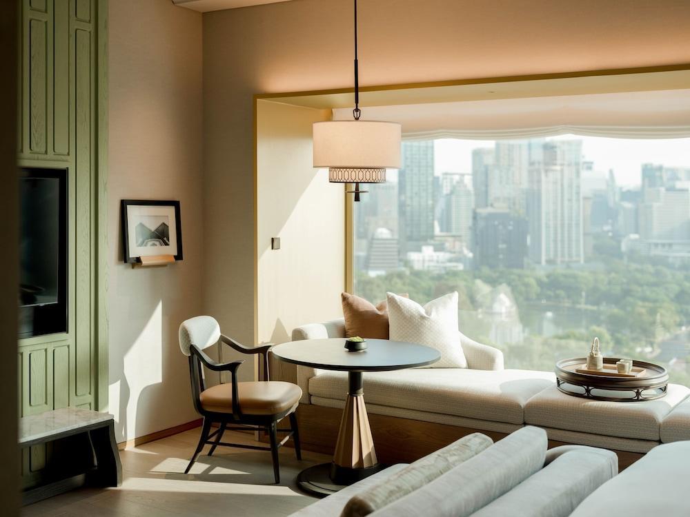 Dusit Thani Bangkok - Tap to explore photos