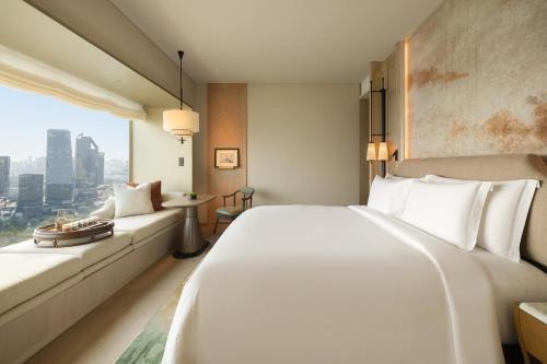 Dusit Thani Bangkok - Tap to explore photos