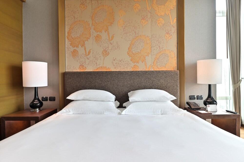 Eastin Grand Hotel Sathorn Bangkok - Tap to explore photos