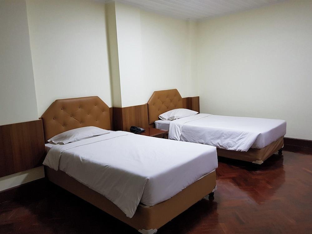 Florida Hotel Room Type - Family Quadruple Room, Multiple Beds, Non Smoking