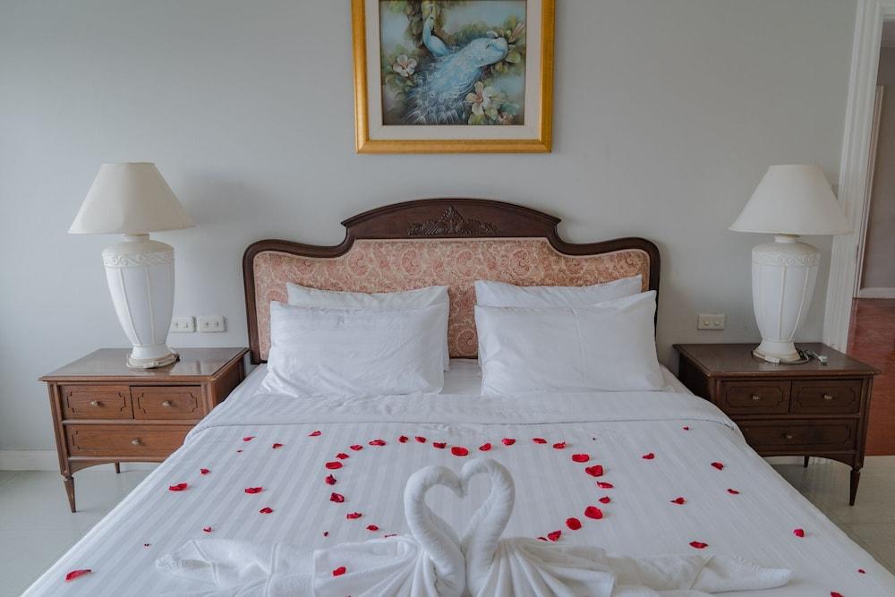 Forum Park Hotel Room Type - Suite, 2 Bedrooms