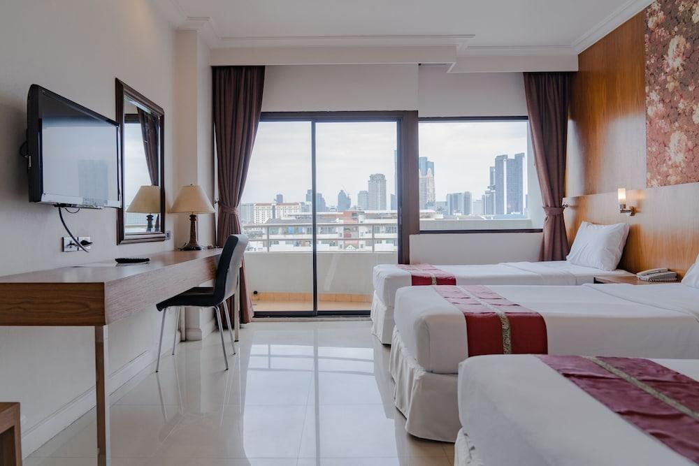 Forum Park Hotel Room Type - Deluxe Triple Balcony Room