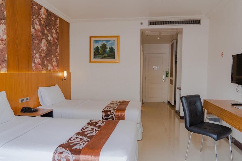 Forum Park Hotel Room Type - Deluxe Twin Room, Balcony