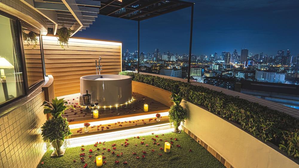 Grand China Bangkok Room Type - Grand Jacuzzi Suite Room