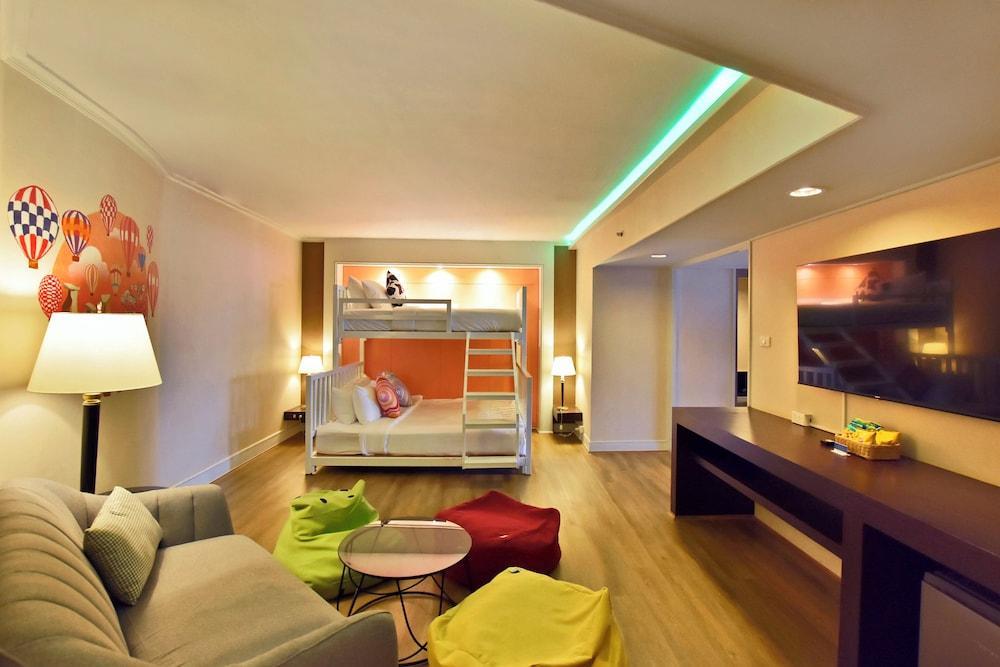 Grand China Bangkok Room Type - Family Club Suite Room (5 persons)