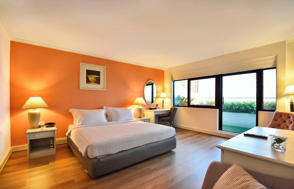 Grand China Bangkok Room Type - Deluxe Double Room, Balcony, River View
