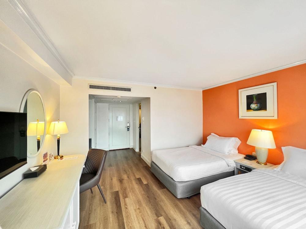 Grand China Bangkok Room Type - Deluxe Twin Room, Balcony, River View
