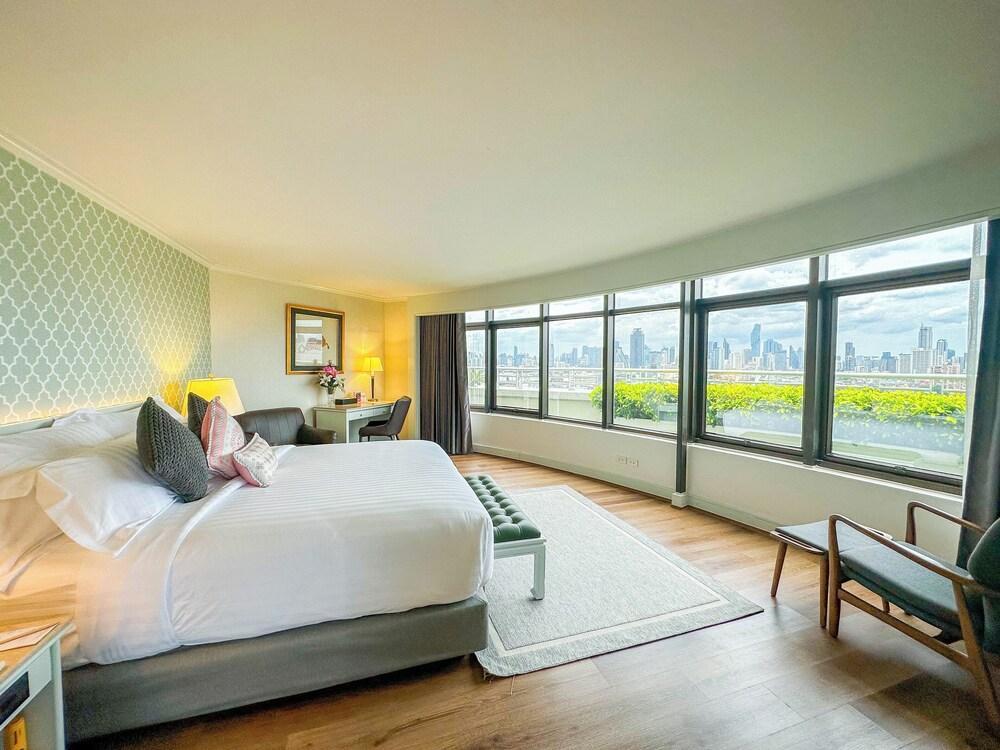 Grand China Bangkok Room Type - Suite, River View with Balcony