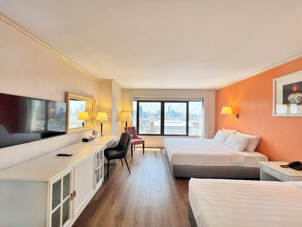 Grand China Bangkok Room Type - Superior Triple City View Room