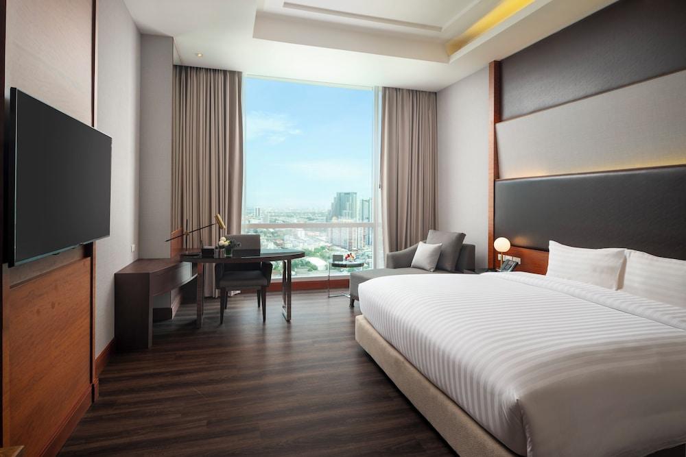 The Grand Fourwings Convention Hotel - Tap to explore photos