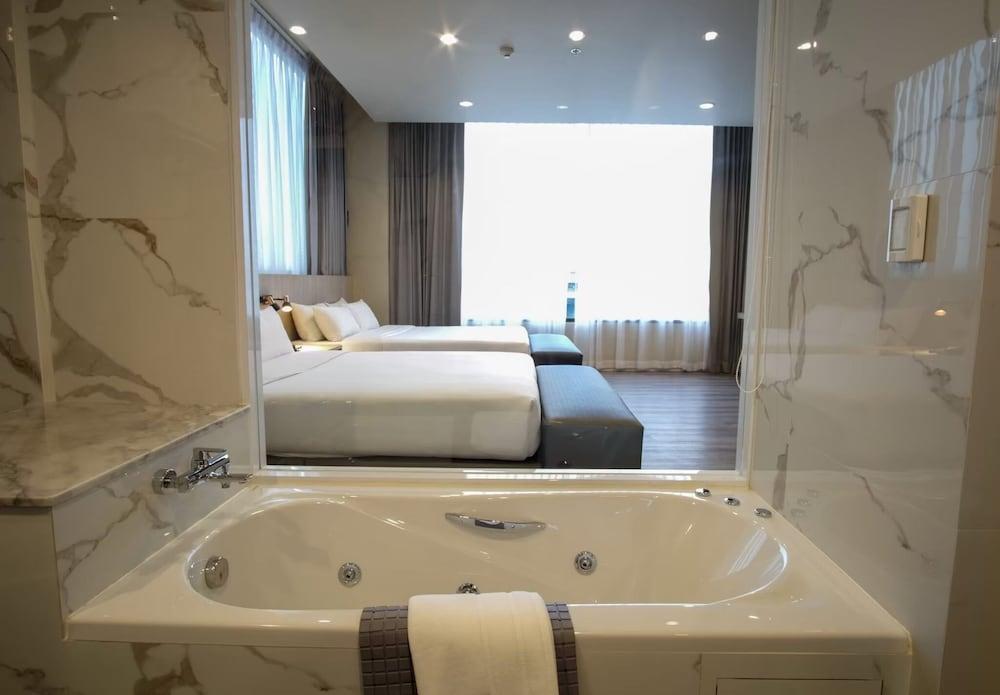 Gold Orchid Bangkok Room Type - Executive Corner with Two Double Beds