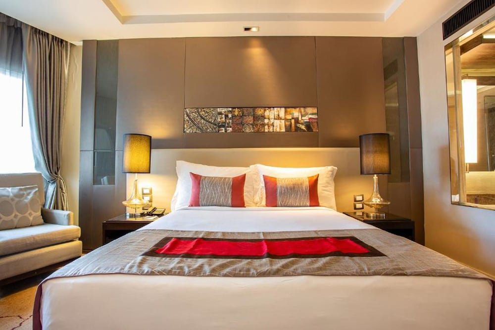 Graceland Bangkok Hotel - Tap to explore photos