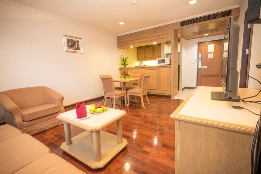 Grand Tower Inn Rama VI Hotel Room Type - Executive Suite