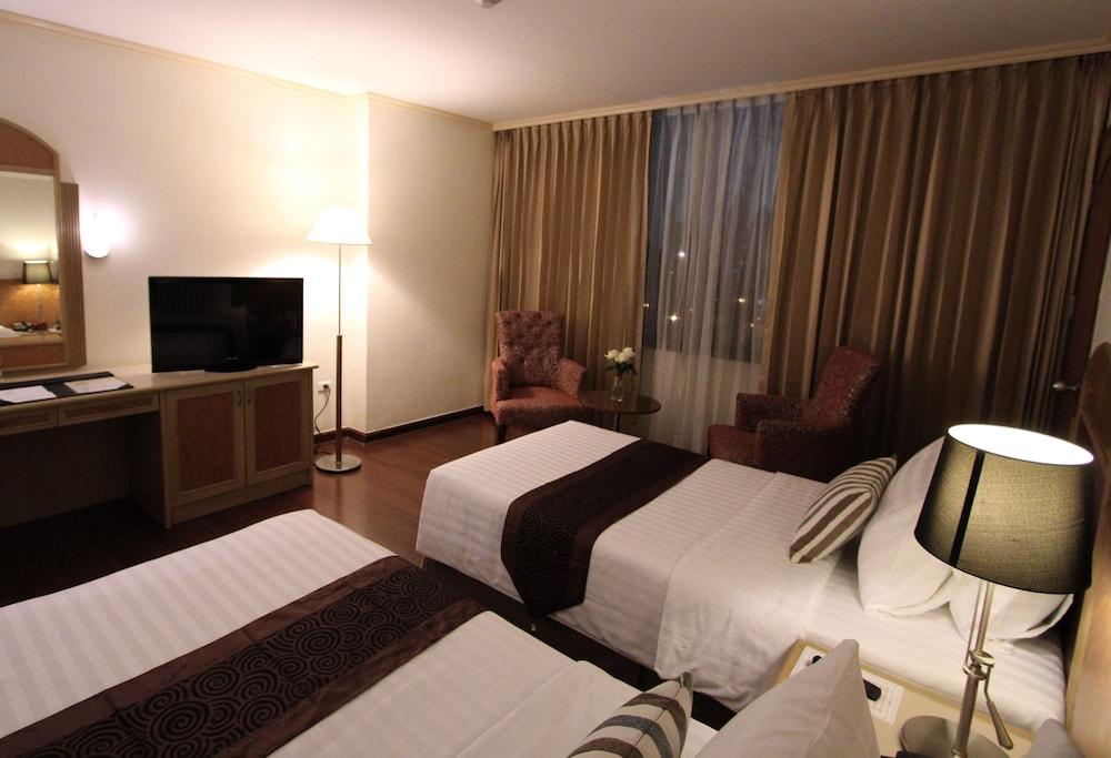Grand Tower Inn Rama VI Hotel - Tap to explore photos