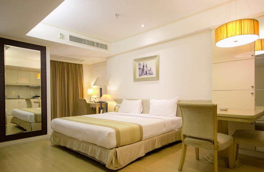 Hope Land Hotel Sukhumvit 24 - Tap to explore photos