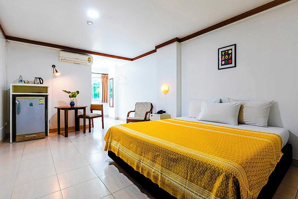 Collection O Howard Square Boutique Hotel Room Type - Premier Double Room