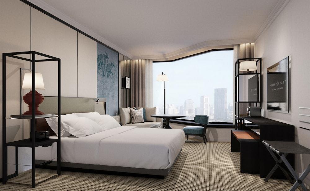 Grand Hyatt Erawan Bangkok Room Type - 1 KING BED, CORNER, DELUXE Grand Hyatt Erawan Bangkok Room Type - 1 KING BED, CORNER, DELUXE
