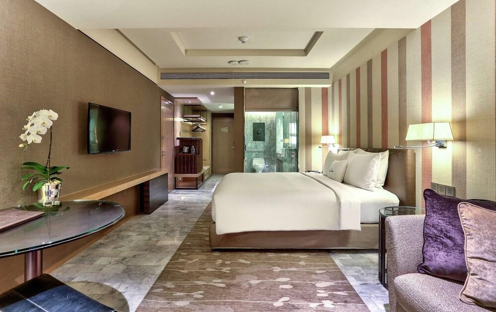 DoubleTree by Hilton Sukhumvit Bangkok Room Type - King Accessible Guest Room