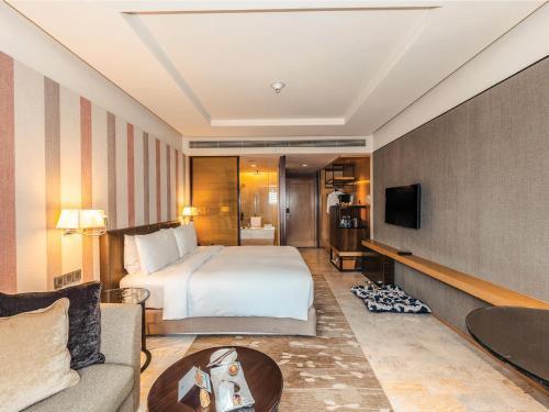 DoubleTree by Hilton Sukhumvit Bangkok Room Type - Superior King Room