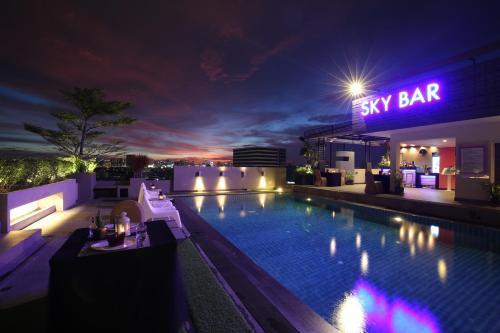 Bangkok Inter Place Hotel - Tap to explore photos