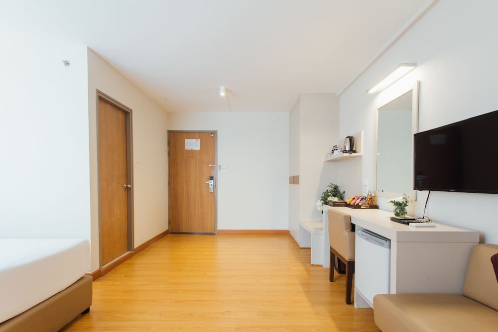 Seasons Siam Hotel Bangkok Hotel Price Address Reviews