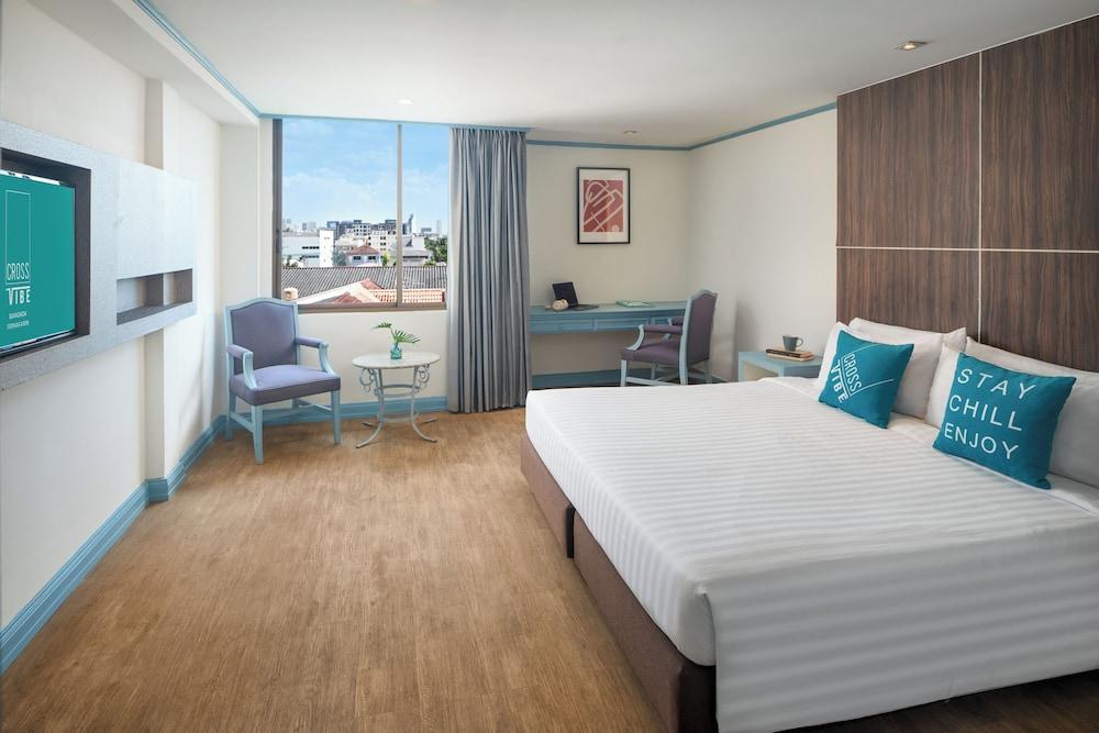 Cross Vibe Bangkok Srinakarin Room Type - Deluxe Room